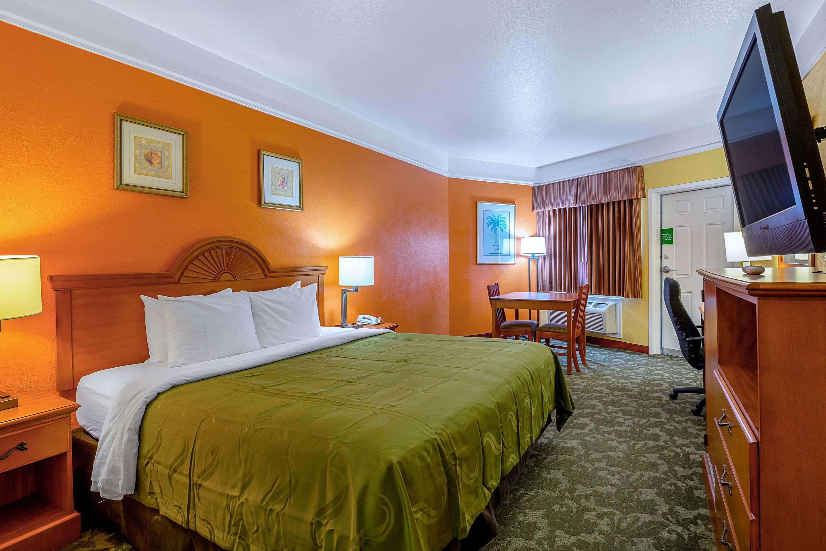 Quality Inn & Suites Galveston - Beachfront Exterior photo
