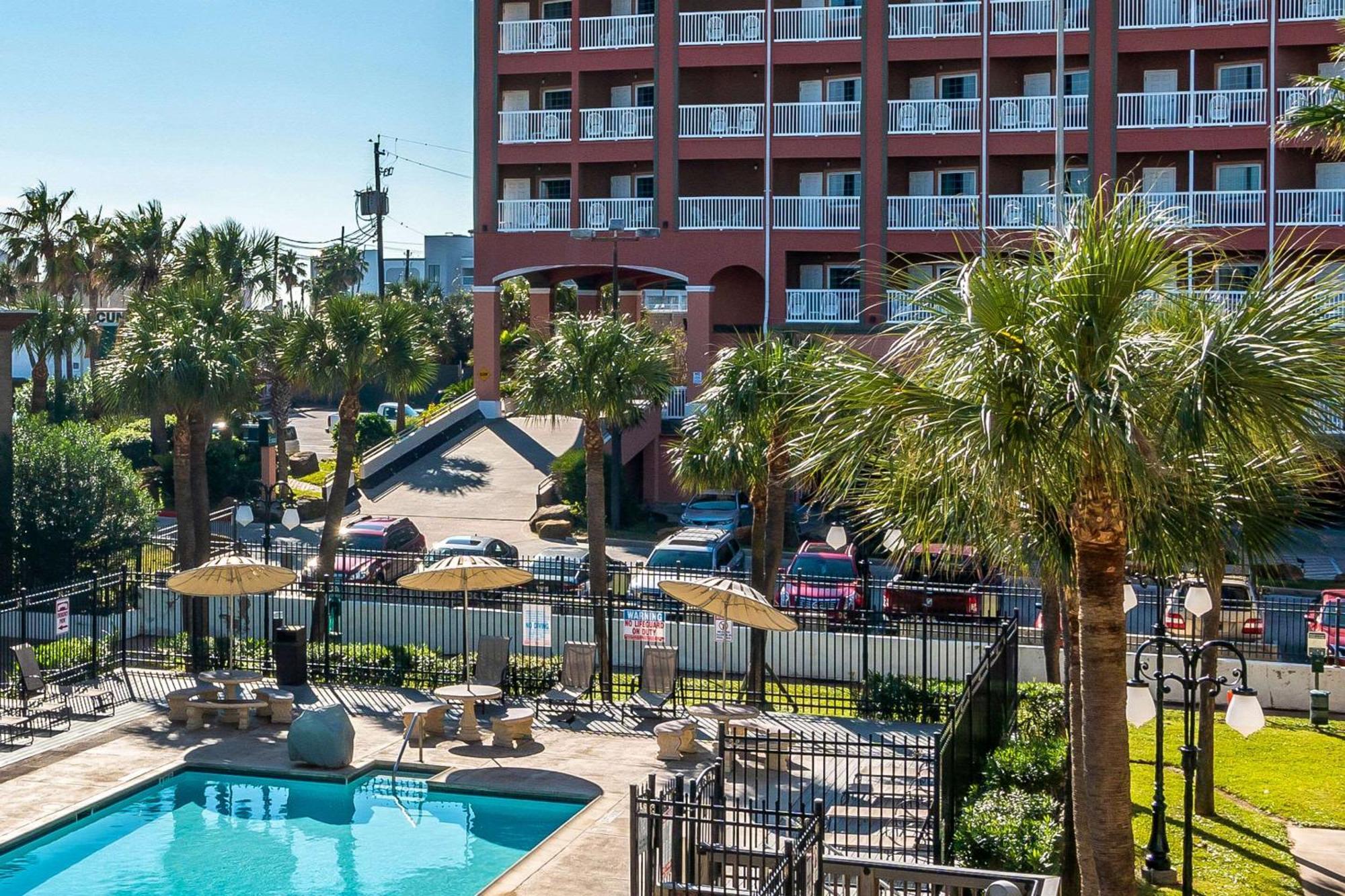Quality Inn & Suites Galveston - Beachfront Exterior photo